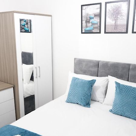Modernized Three Bedroom House Near City Stadium, Attractions, City Centre - Sky N Netflix - Convenient Transport Manchester Esterno foto