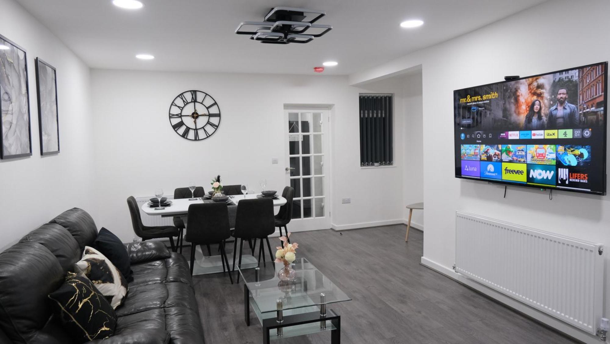 Modernized Three Bedroom House Near City Stadium, Attractions, City Centre - Sky N Netflix - Convenient Transport Manchester Esterno foto