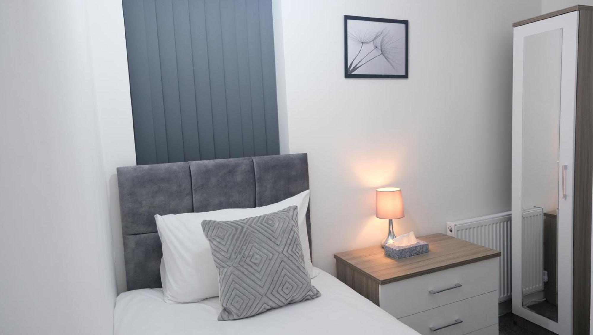 Modernized Three Bedroom House Near City Stadium, Attractions, City Centre - Sky N Netflix - Convenient Transport Manchester Esterno foto