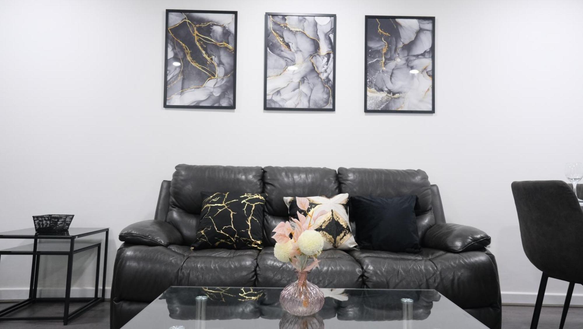 Modernized Three Bedroom House Near City Stadium, Attractions, City Centre - Sky N Netflix - Convenient Transport Manchester Esterno foto