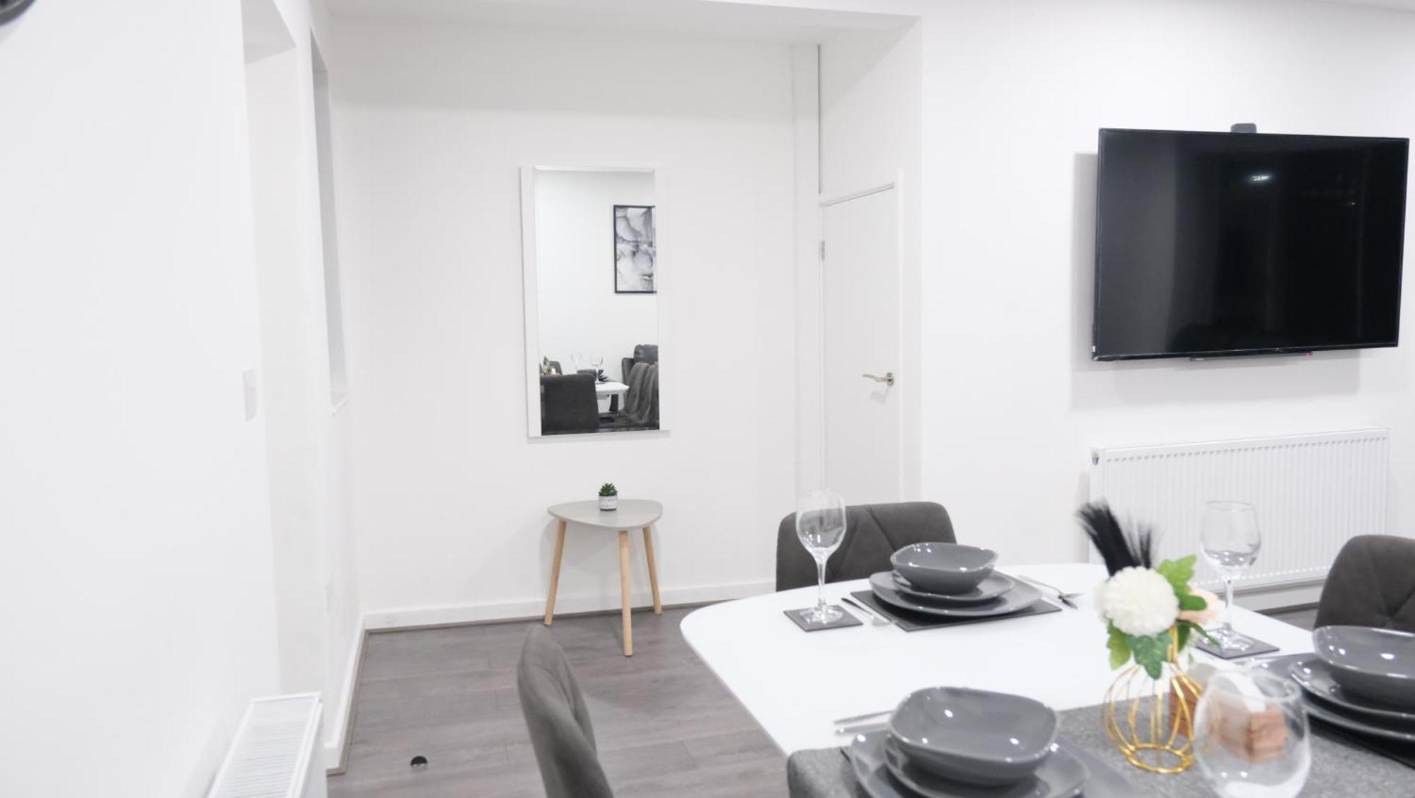 Modernized Three Bedroom House Near City Stadium, Attractions, City Centre - Sky N Netflix - Convenient Transport Manchester Esterno foto